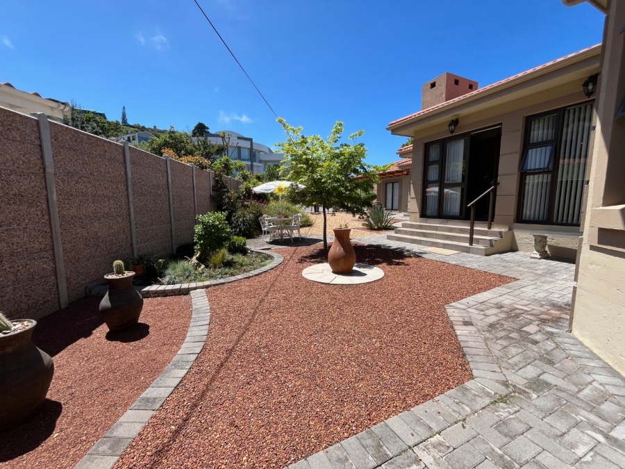 3 Bedroom Property for Sale in Outeniqua Strand Western Cape